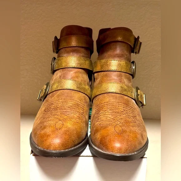 Ariat Tan Leather Ankle Boots with Buckle Detail Women’s Size 9 - Picture 2 of 8